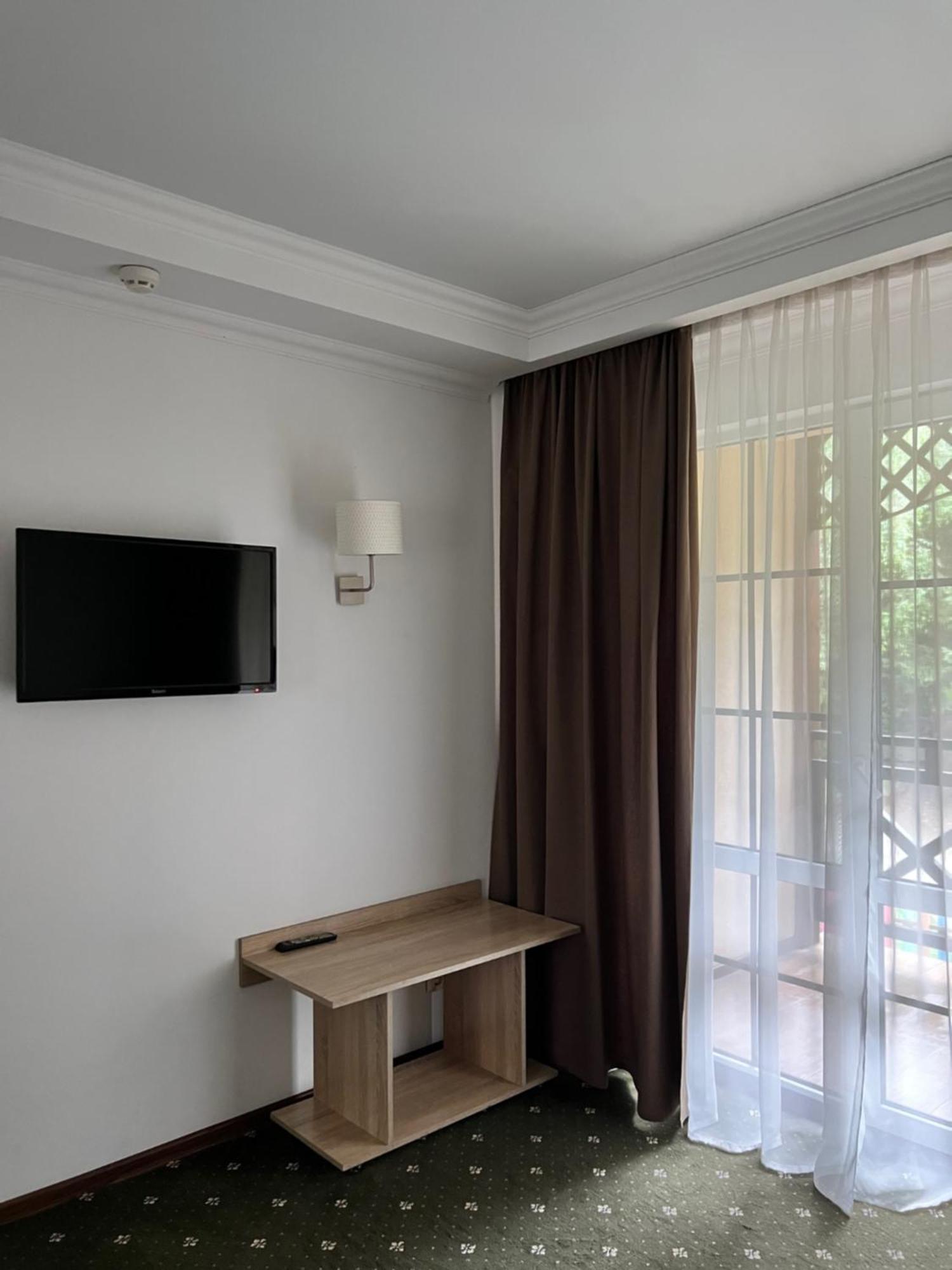 Vik-Jan Hotel Khmelʼnytsʼkyy Buitenkant foto