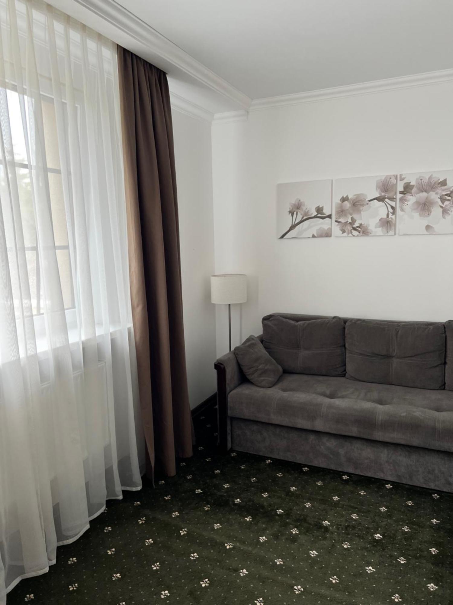 Vik-Jan Hotel Khmelʼnytsʼkyy Buitenkant foto