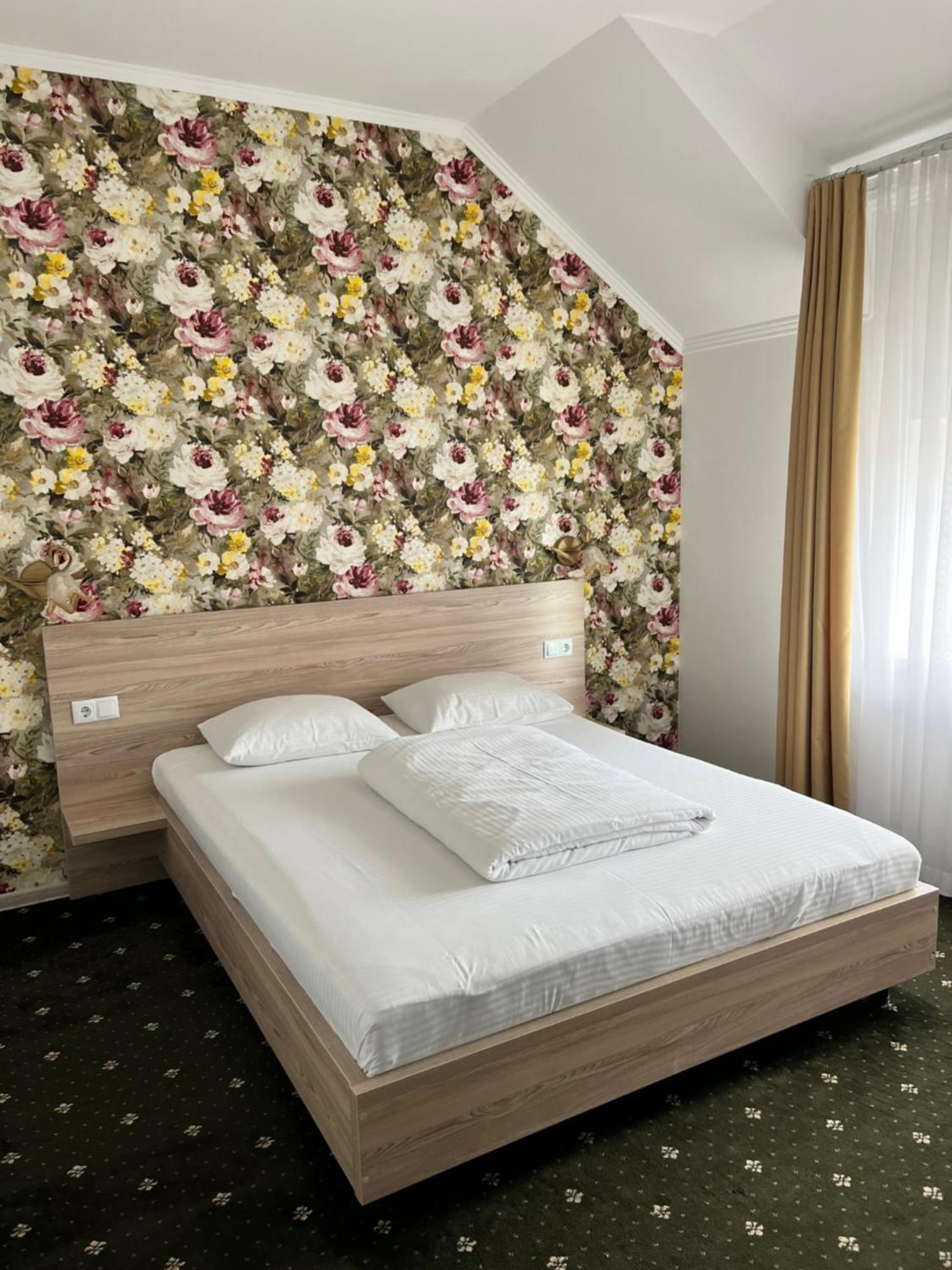 Vik-Jan Hotel Khmelʼnytsʼkyy Buitenkant foto