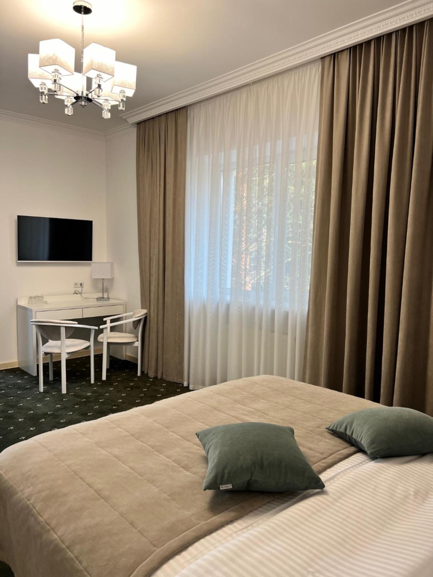 Vik-Jan Hotel Khmelʼnytsʼkyy Buitenkant foto